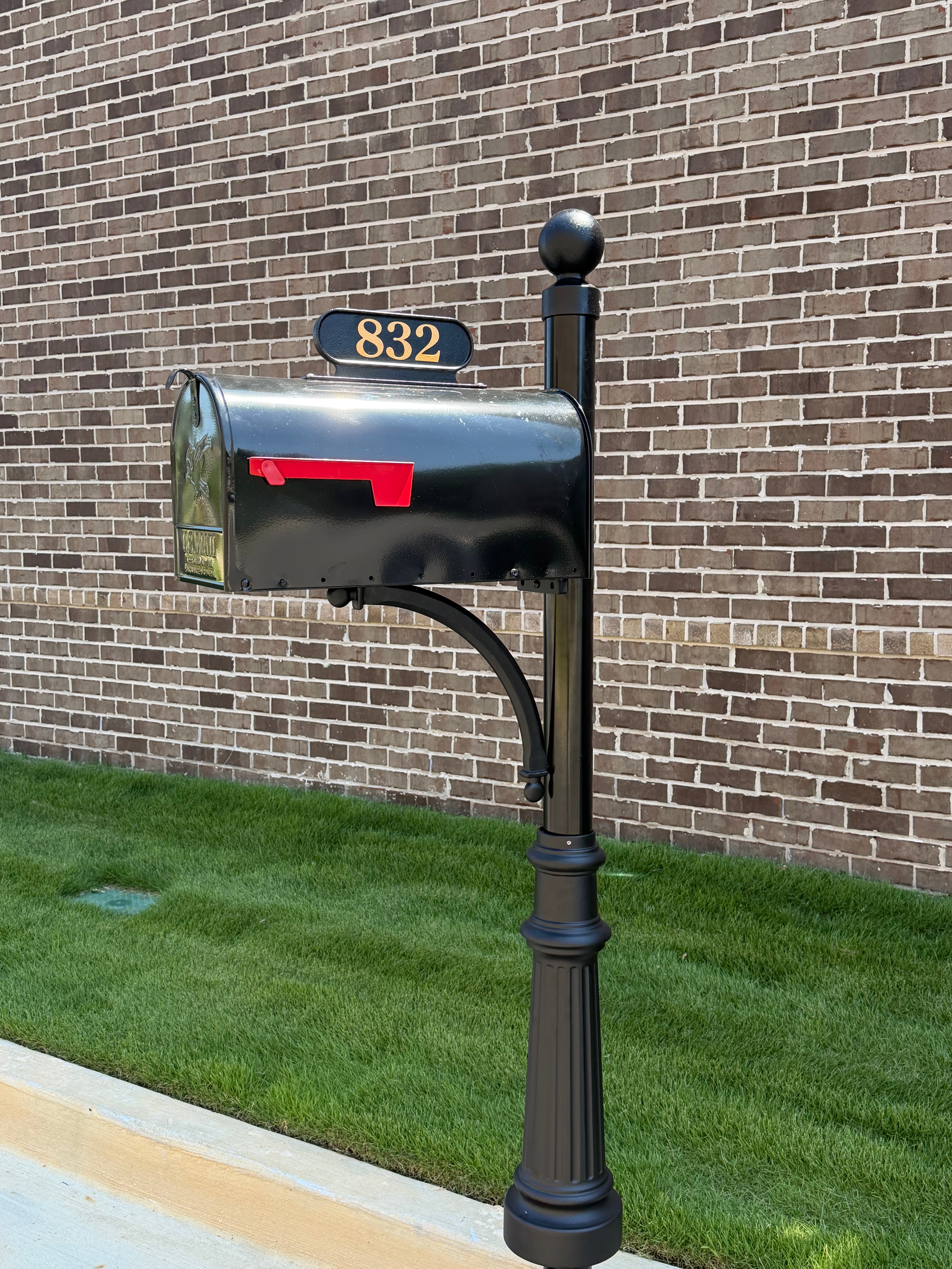Brookstone Mailbox System